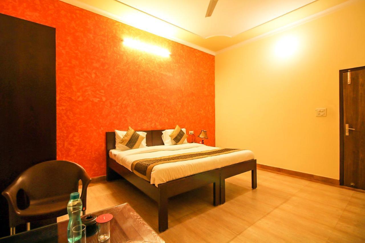 Oyo 8240 Maan Residency Hotel Gurgaon Ngoại thất bức ảnh